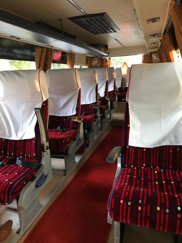 21-seater-coach5